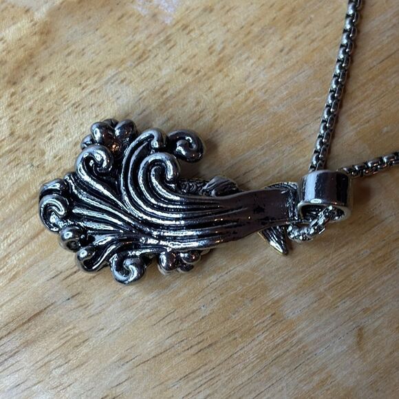 Mixed Metal Tone Koi Fish Pendant with silver tone chain 22” necklace - Picture 5 of 6